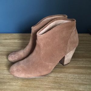 Report Marks ankle boot, cognac. Size 8.